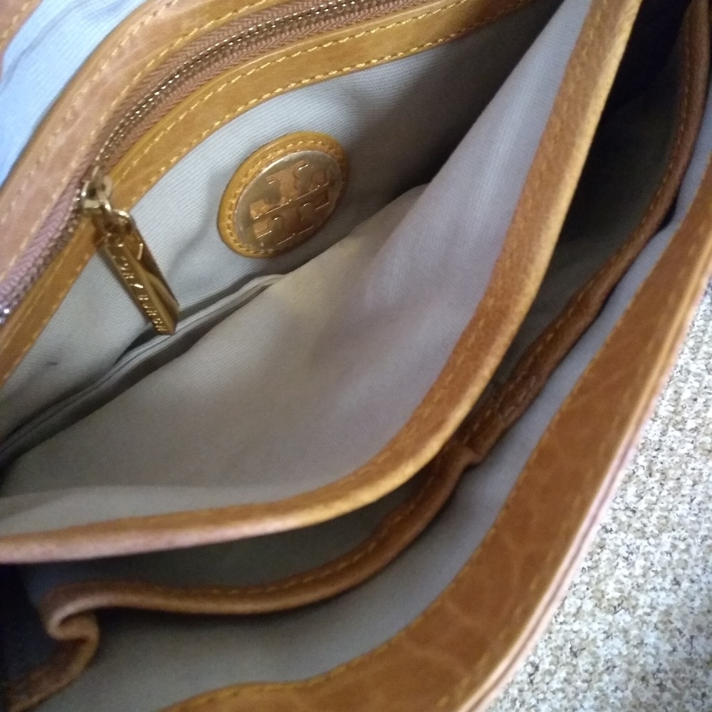 Tory Burch Genuine Leather Shoulder Bag - Picture 6 of 8